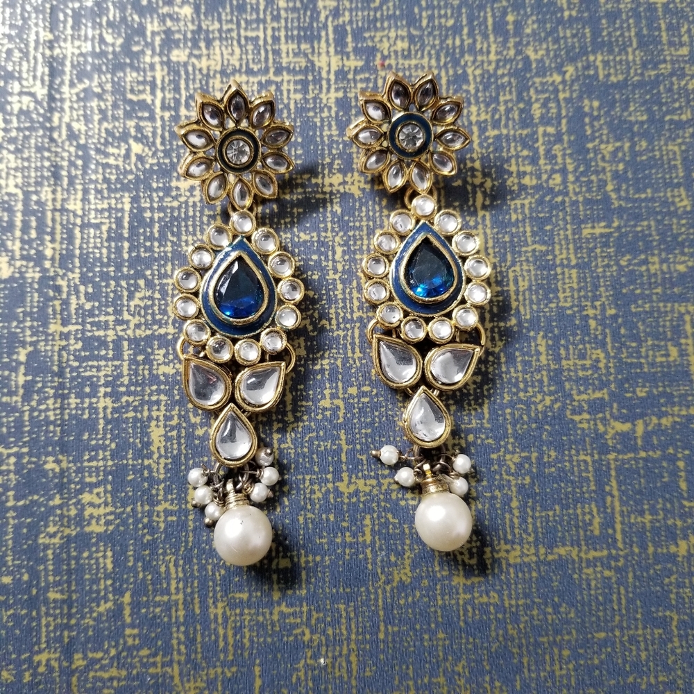 Indian Earrings with Kundan, Stone and Pearl work - Picture 4 of 8